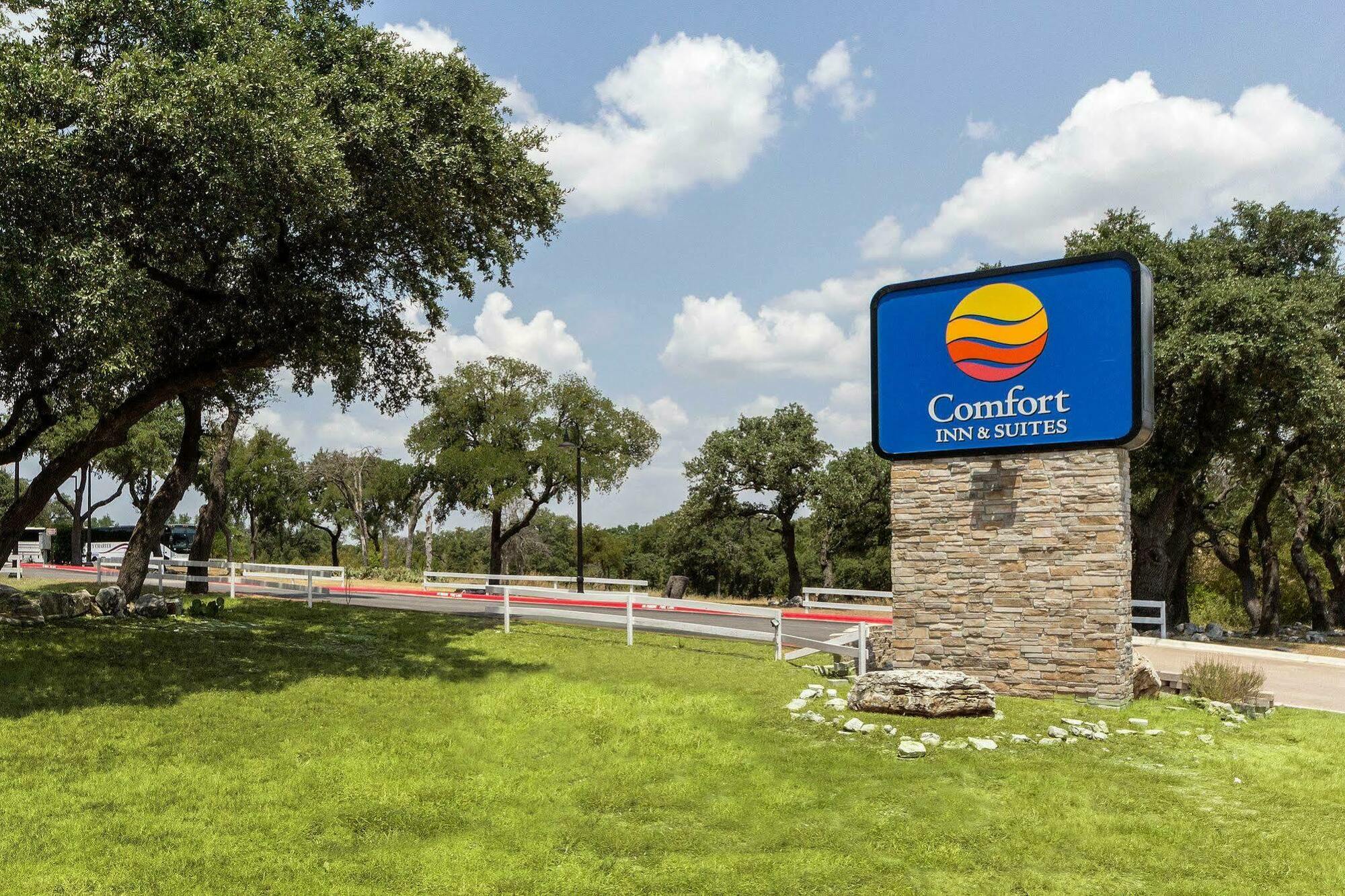 Comfort Inn & Suites Burnet Exterior photo